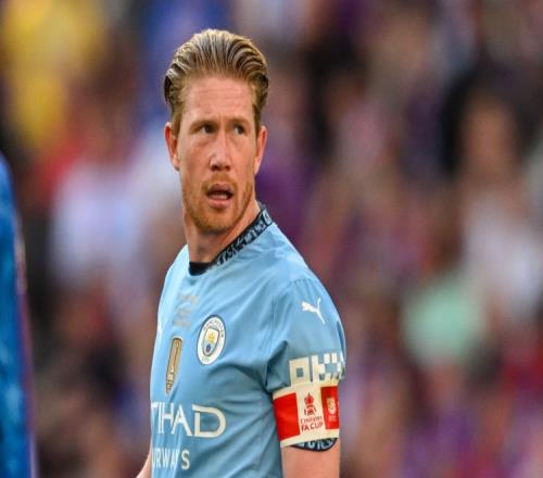 梅西杯开战，梅西和苏亚雷斯现场观战巴萨U16和河床U16的比赛